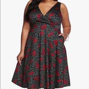 Cheetah print dress w/ roses, pockets